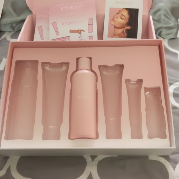 KylieSkin Kylie Jenner Skin Toner and Box - Picture 2 of 8